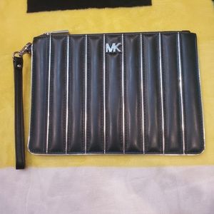 New Michael Kors Huge Wristlet